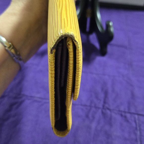 Louis Vuitton Yellow EPI Trifold Portefeuille Tresor International Long Wallet - Picture 3 of 14